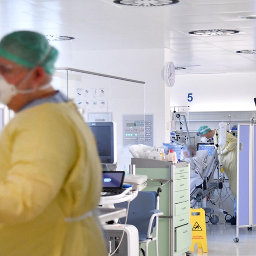Afbeelding van Ministerie hield explosief memo over vastlopen zorg achter voor ziekenhuizen