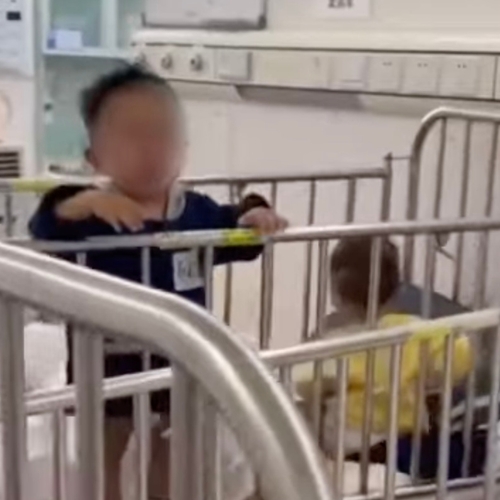 Afbeelding van Chinese overheid haalt met corona besmette peuters weg bij ouders