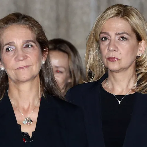 Zussen Spaanse koning ontvluchten wachtrij en halen vaccin in Abu Dhabi