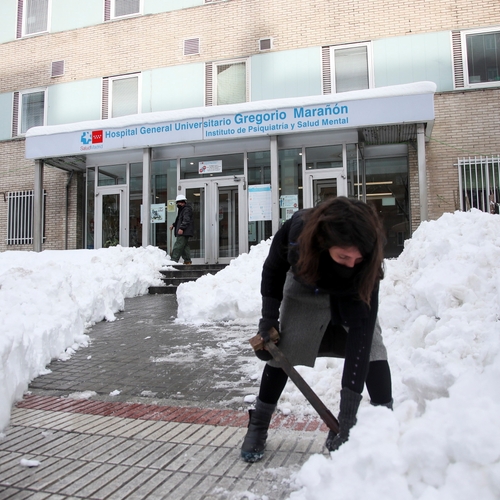 Extreme sneeuwval Spanje brengt coronazorg ernstig in gevaar