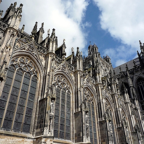 Hoge Rooms-Katholieke Nederlandse geestelijken wisten van misbruik