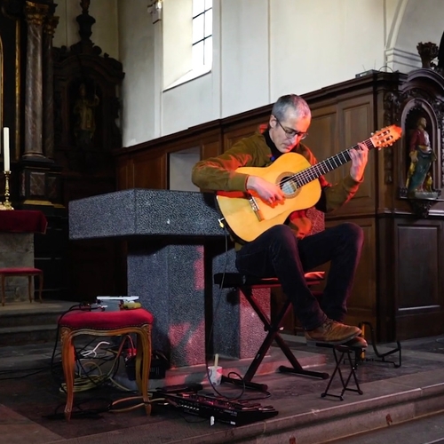 Afbeelding van Rechter spreekt gitarist die concert in kerk gaf vrij 'want geen verschil met gebedsdienst'