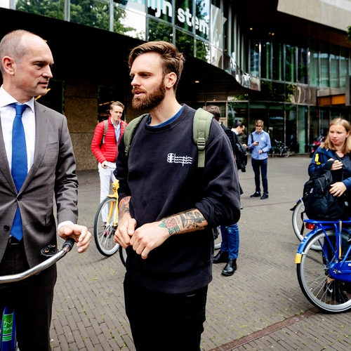 Coalitie-Y overhandigt manifest aan Rutte: meer aandacht voor jongeren