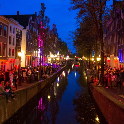 Femke Halsema wil voorkomen dat Amsterdam wordt verstikt door toeristen