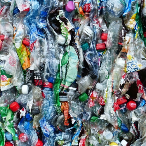 Invoering statiegeld op alle plastic flessen duurde 30 jaar, nu de blikjes nog