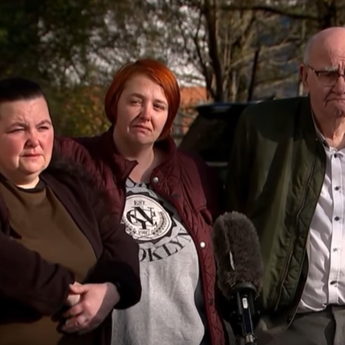 Afbeelding van Complottrollen belagen gezin dat drie leden verloor aan Covid-19