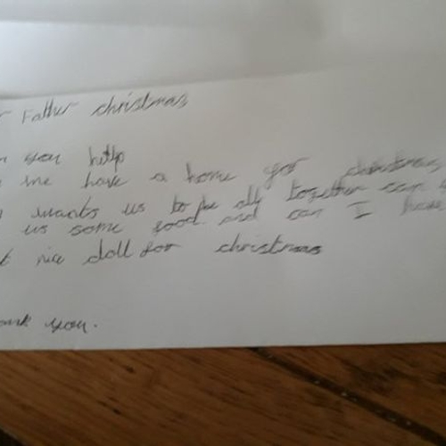 Afbeelding van Meisje van 7 uit Liverpool vraagt Kerstman om eten en onderdak