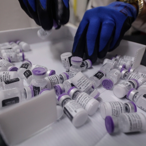 ‘Honderdduizenden extra doden door angstcampagne rond AstraZeneca-vaccin’