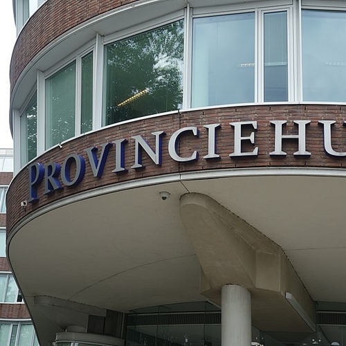Afbeelding van PVV legt eigen Statenlid spreekverbod op in volle Statenzaal