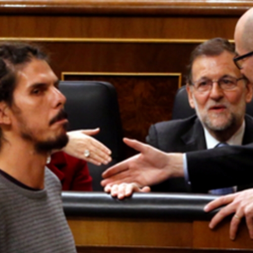 Rel in Spaans parlement over linkse dreadlocks en borstvoeding