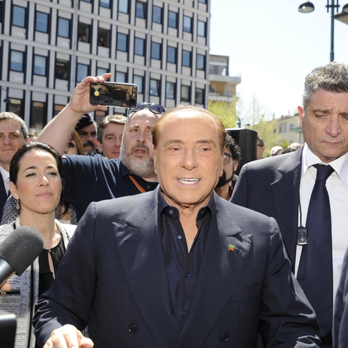 Arts: in het voorjaar zou Silvio Berlusconi aan corona zijn overleden