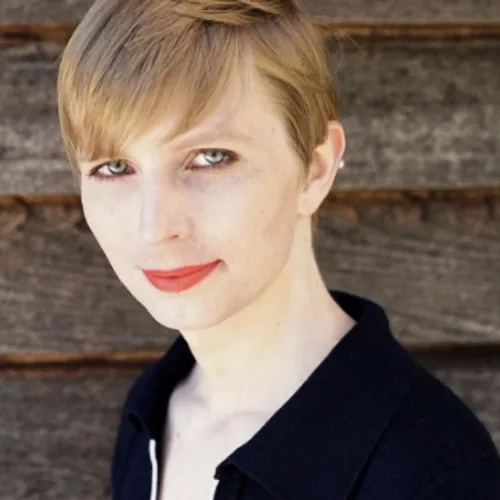 Daar is ze dan, Chelsea Manning deelt eerste foto