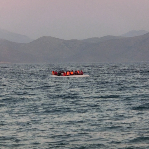 Griekenland vervolgt bootvluchteling wiens kind verdronk voor 'dood door schuld'