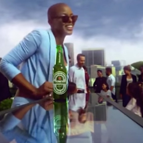 Heineken trekt racistische commercial terug na kritiek