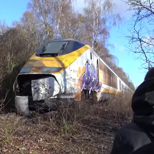 Spookachtig: In een bos in Frankrijk staat deze verlaten Eurostar-trein