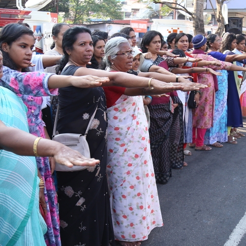 Afbeelding van 5 miljoen vrouwen vormen menselijke muur dwars door India