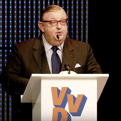 VVD'ers willen herverkiezing in opspraak geraakte voorzitter uitstellen
