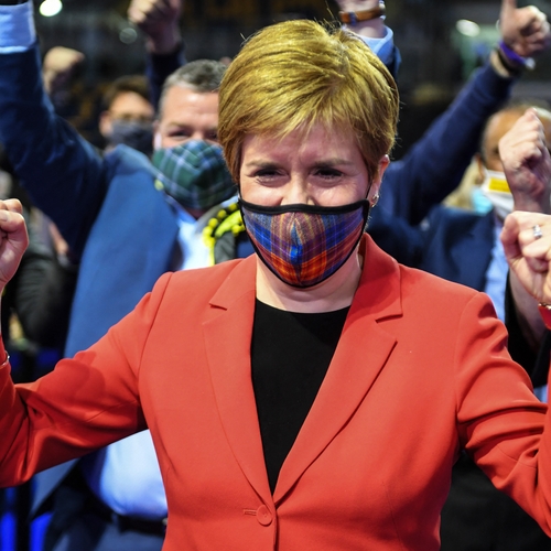 Schotse premier Sturgeon hint op onafhankelijkheid na verkiezingswinst
