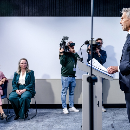 Laat de Eerste Kamer Schoofs aanval op de democratie stoppen