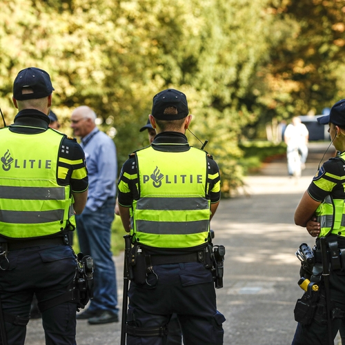 OM start strafrechtelijk onderzoek naar racistische politieagenten op open riool X