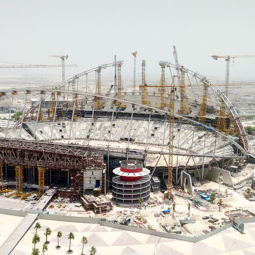 Afbeelding van 'WK voetbal in Qatar kostte al meer dan 6500 arbeidsmigranten het leven'