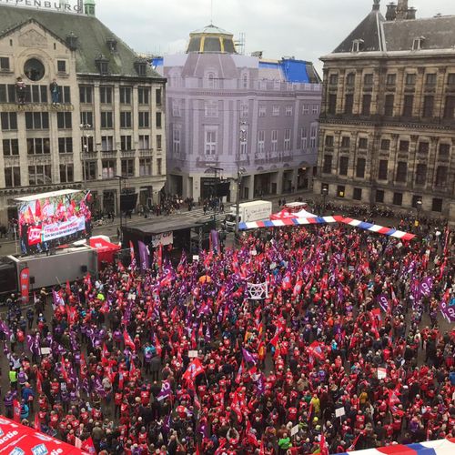 Afbeelding van Duizenden demonstreren voor een linkser, socialer Nederland