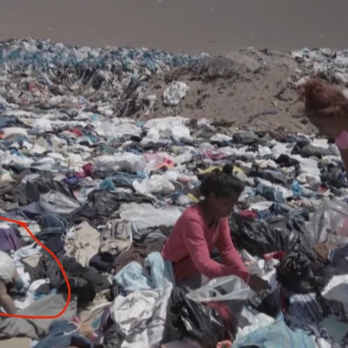 Afbeelding van Afgedankte kleding uit Europa belandt op vuilnisbelt in Chileense woestijn