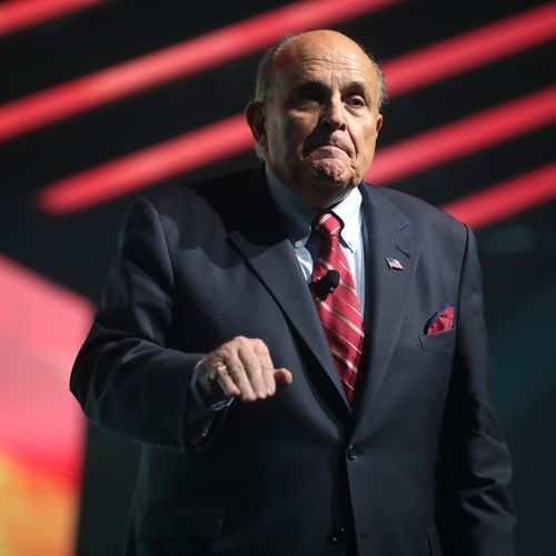 Afbeelding van Rudy Giuliani aangeklaagd voor 1,3 miljard om bizarre verkiezingsleugens