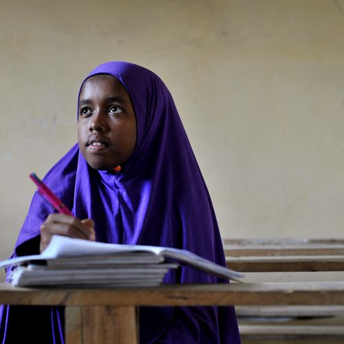 Afbeelding van Coronacrisis zet onderwijs aan miljoenen meisjes op achterstand