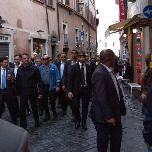 Afbeelding van Knokploeg rechts-radicale Bolsonaro valt journalisten aan in Rome