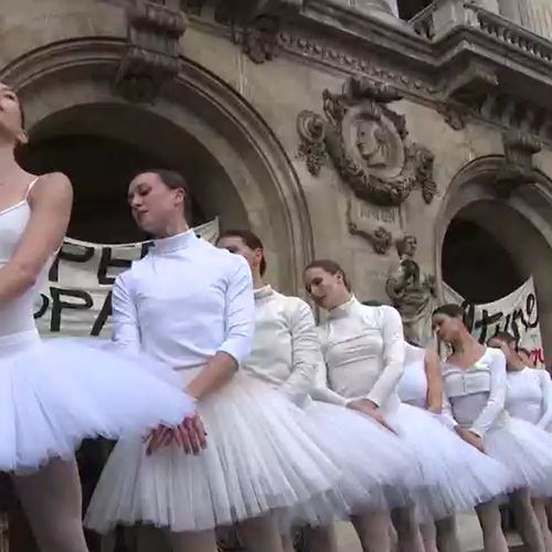 Afbeelding van Ballerina’s de straat op tegen pensioenplannen Macron