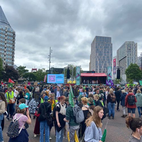 Afbeelding van Tienduizend lopen mee in klimaatmars Rotterdam
