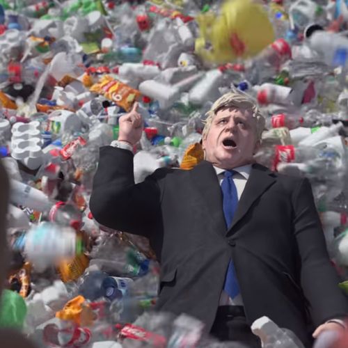 Afbeelding van Boris Johnson bedolven onder plastic afval