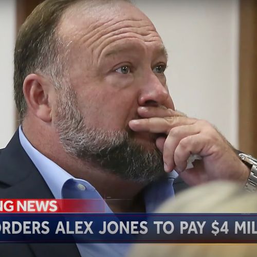 Afbeelding van Beroepsleugenaar Alex Jones veroordeeld tot betalen 4 miljoen dollar aan slachtoffers Sandy Hook moordpartij