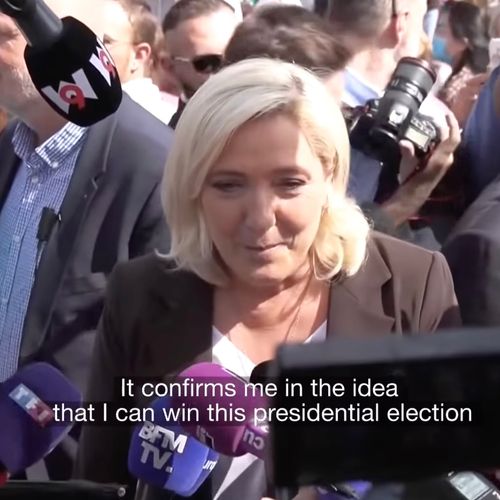 Afbeelding van Le Pen in het nauw vanwege haar plan om vrouwen te verbieden een hoofddoek te dragen