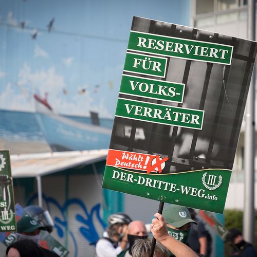 Afbeelding van Duitse rechter weigert verbod op verkiezingsposter met moordoproep tegen Groenen