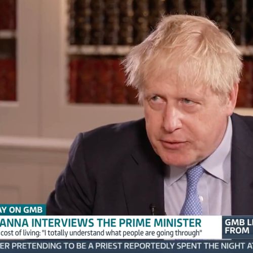Afbeelding van Boris Johnson verbijstert Britten met harteloze reactie naar 77-jarige vrouw die geen geld meer heeft voor eten