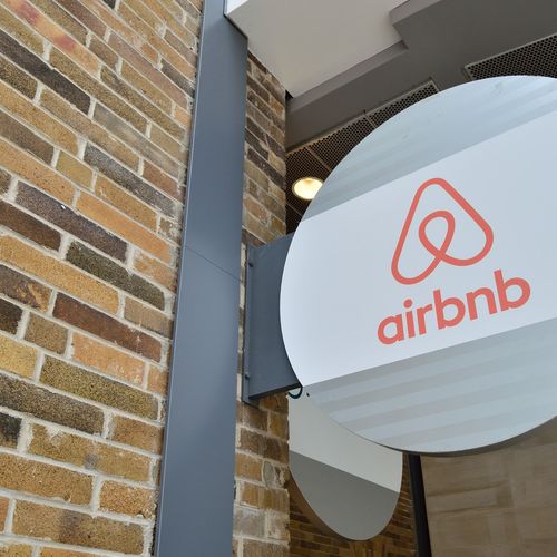 Afbeelding van Amsterdam verbiedt Airbnb-verhuur in deel binnenstad