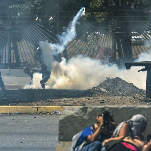 Afbeelding van Onrust in Venezuela nadat Guaidó het leger opriep hem te steunen