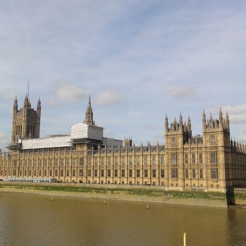 Afbeelding van Nieuwe coronaregels gelden niet voor bars in Brits parlement