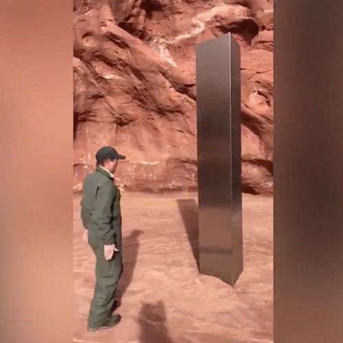 Afbeelding van Helikopter-team ontdekt mysterieus metalen object in woestijn van Utah