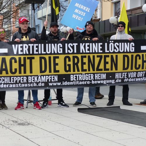 Afbeelding van Duitse extreemrechtsen plaatsen hatelijke posters tegen Syrische Duitsers