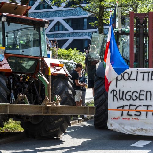 Afbeelding van VNG buigt voor intimidatie FDF: boer mag congres openen in plaats van Maxima