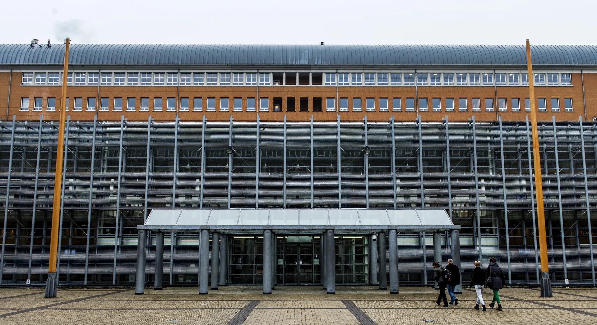 Afbeelding van Hoe drie hebzuchtige rijke zussen het deksel op de neus kregen