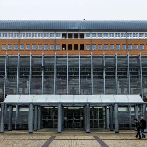 Hoe drie hebzuchtige rijke zussen het deksel op de neus kregen