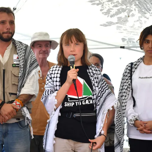Greta Thunberg aan boord van hulpschip naar Gaza om Israëlische blokkade te doorbreken