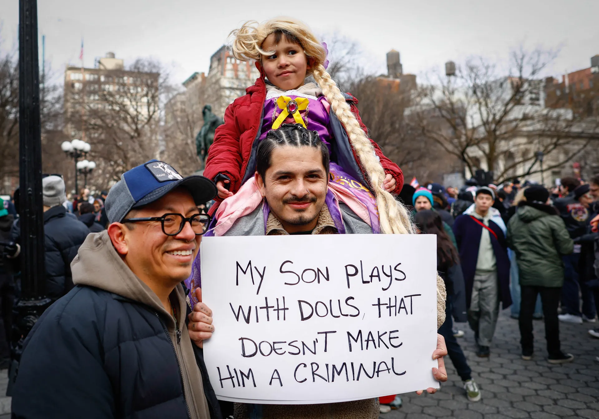 Afbeelding van Zorg voor kinderen verbieden, leraren criminaliseren en censuur van de wetenschap: Trumps decreten tegen transgender mensen
