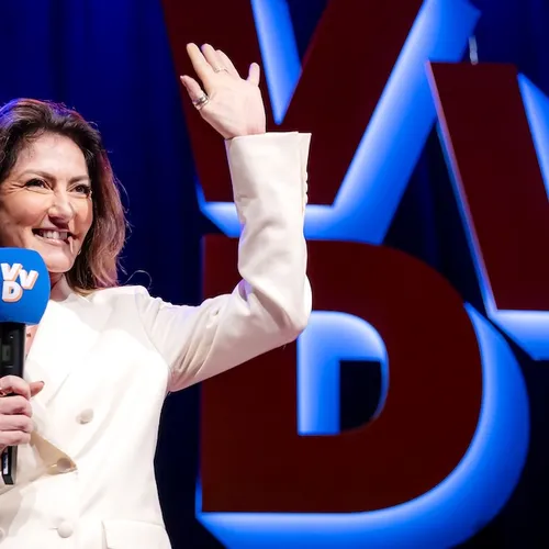 De VVD houdt belofte en vernietigt het politieke centrum